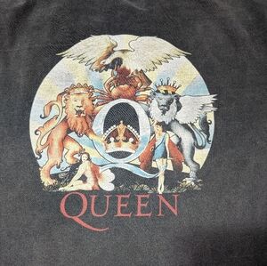 Queen Y2K Vintage Men's Large Tee